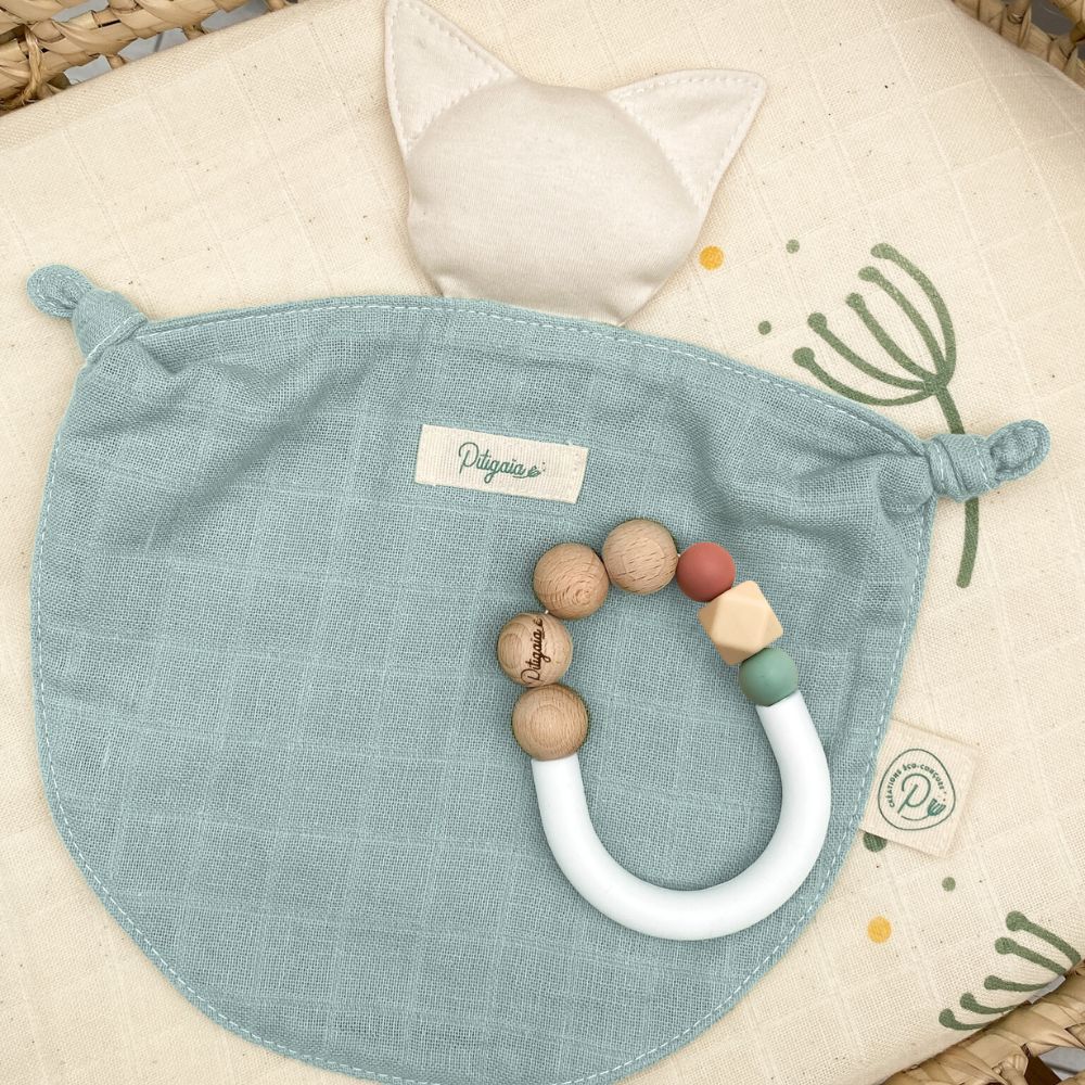 Doudou Pitigaïa bleu tilleul à plat