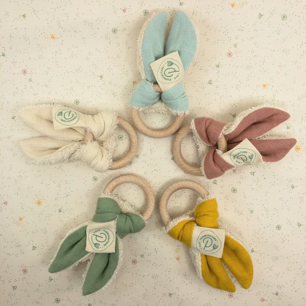 Hochet Oreilles de Lapin en Bois et Coton Bio Pitigaïa 5 coloris à plat cercle envers