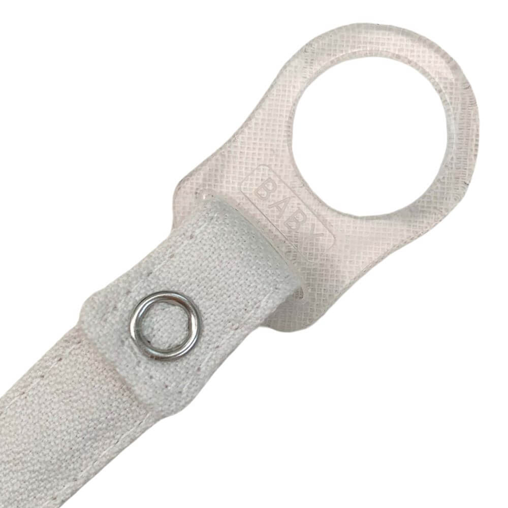 attache-tétine en coton bio, vue zoomé sur adaptateur silicone attaché