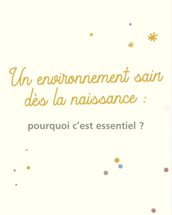 Post Instagram Pitigaïa : Texte jaune "Un environnement sain dès la naissance" et texte vert "pourquoi c'est essentiel ?". Fond crème doux avec confettis pastels.