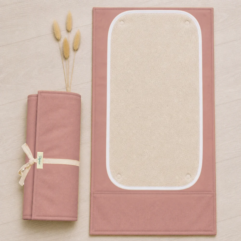 tapis à langer nomade terra-cotta en coton bio Pitigaïa vues plié et déplié